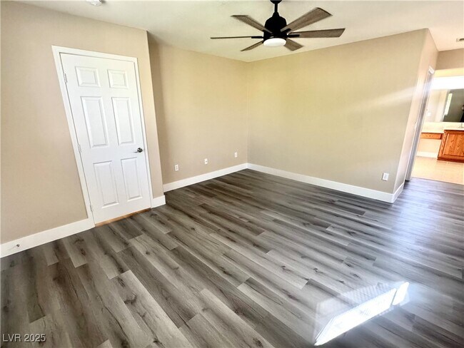 Building Photo - 8174 Amphora St
