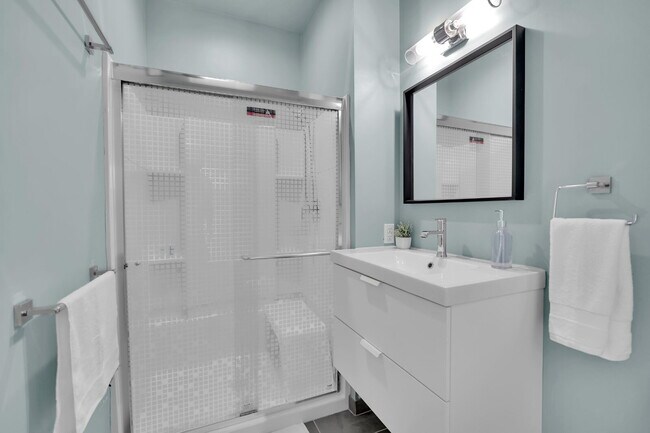 Building Photo - Furnished 2-Bedroom, 2-Bath Apartment near the Medical Campus
