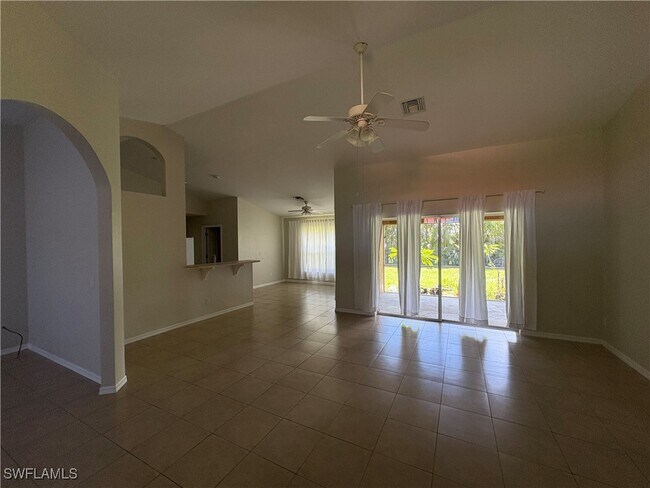 Building Photo - 5245 SW 20th Ave