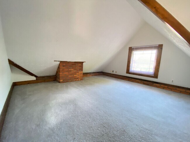 Building Photo - Dennison Ave 877 NCR