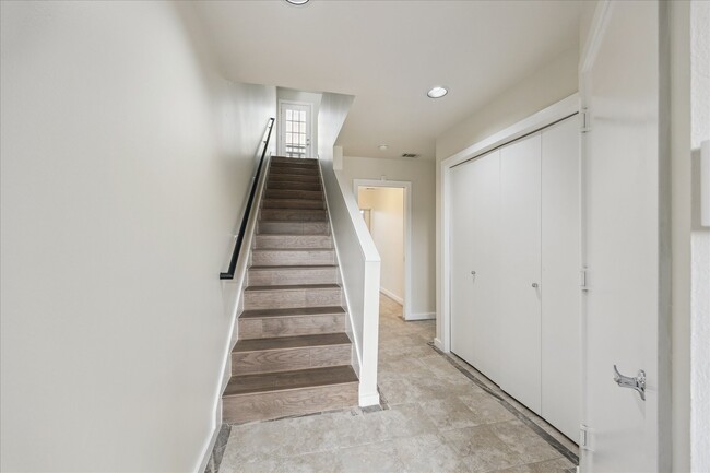 Building Photo - 1617 Tuam St