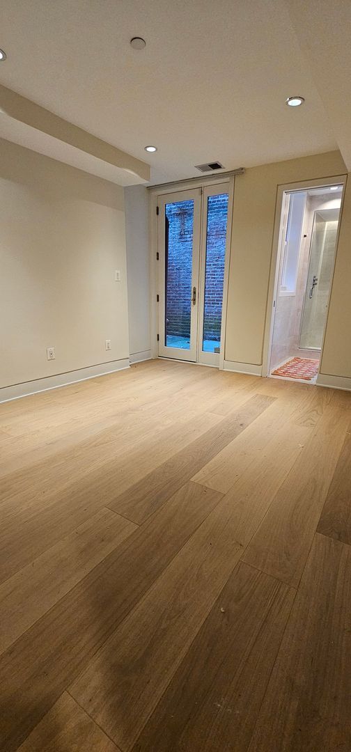 Building Photo - Luxurious 2 Bed 2 Bath Garden Level Condo In Desired Old City II - Dupont Circle