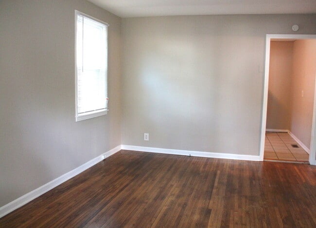 Building Photo - East Nashville 2 Bedroom / 1 Bath Duplex -...