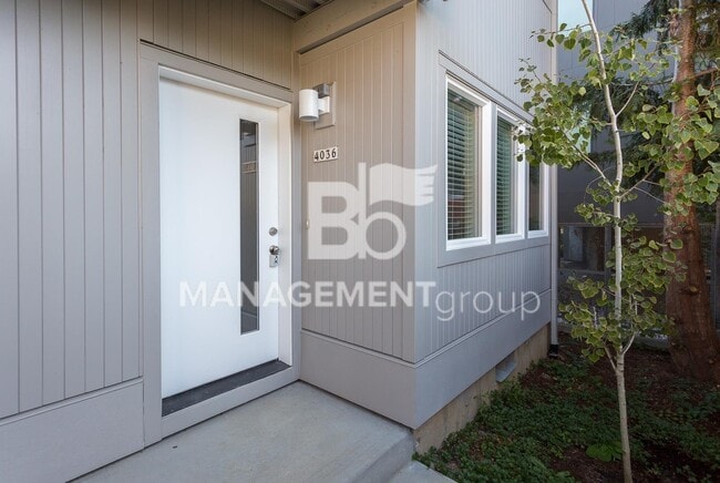 Building Photo - Light & Bright Newer Duplex Close-in NE Portland!