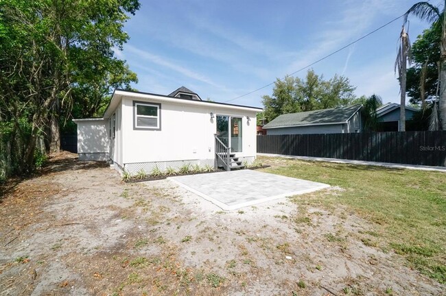 Building Photo - 437 Shine Ave
