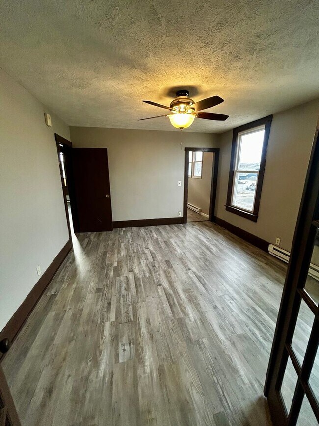 Building Photo - 283 W Main St