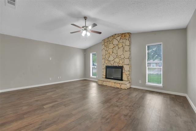 Building Photo - 1901 Vail Dr