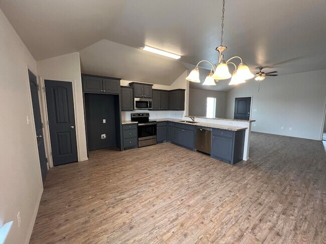 Building Photo - 716 Hillshire Ave