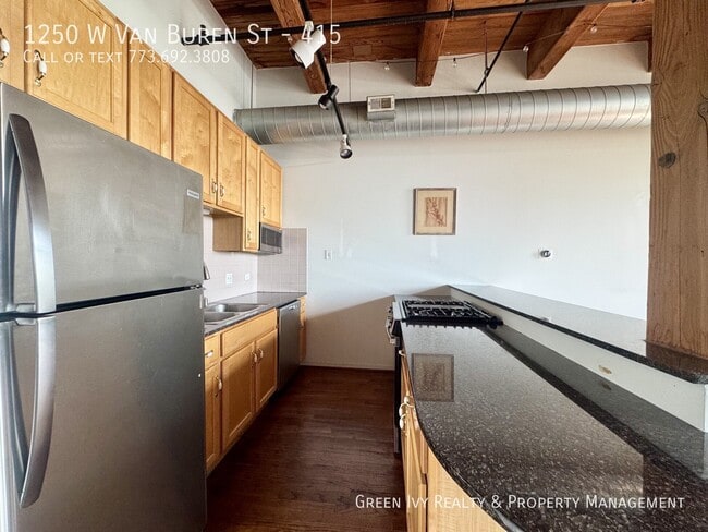 Building Photo - 1250 W Van Buren St