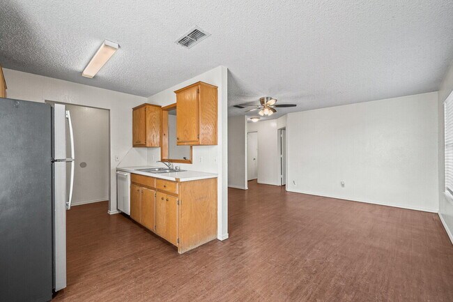 Building Photo - 2107 La Salle Ave