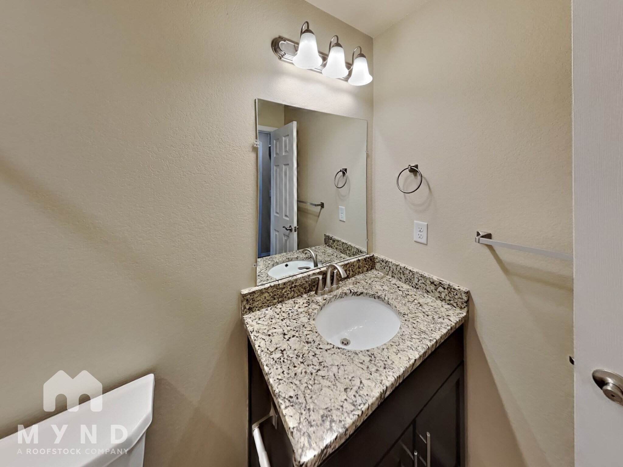 Building Photo - 2109 Cedar Cir