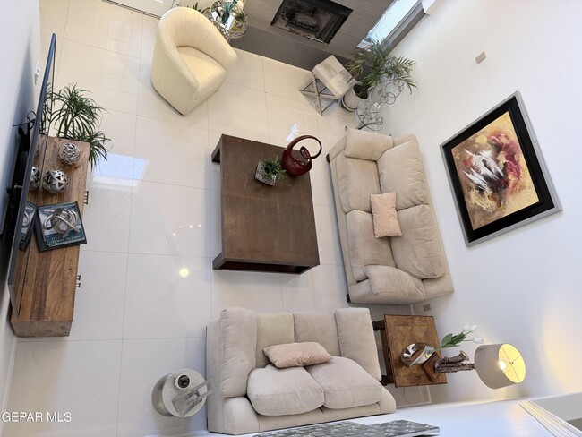 Building Photo - 6035 Bandolero Dr