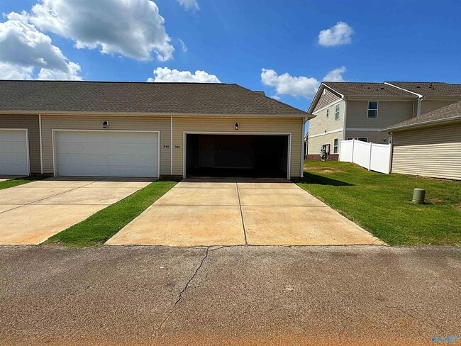 Building Photo - 346 Falling Water Ln SW
