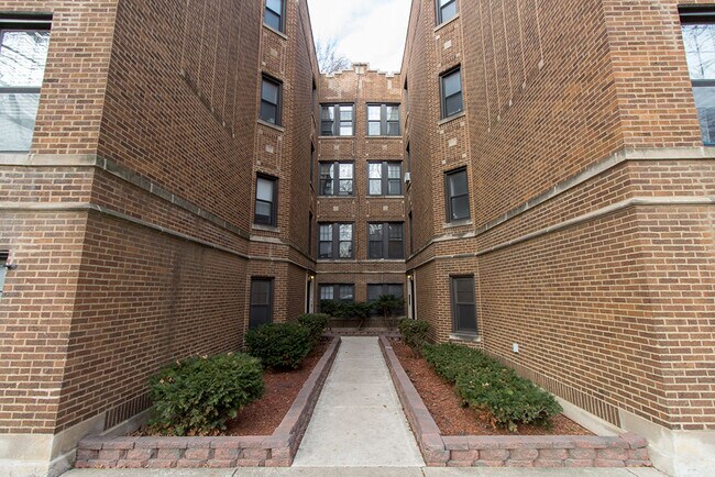 Building Photo - 1453 W Byron