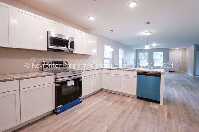 Building Photo - Beautiful Newly Built 3 Bedroom House! Available for Immediate Move in!