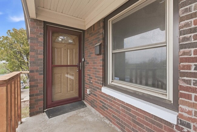 Building Photo - 2020 NE 30th St