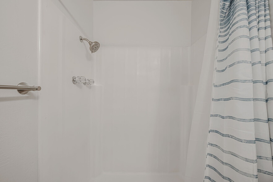 Building Photo - 6046 Reo Pl