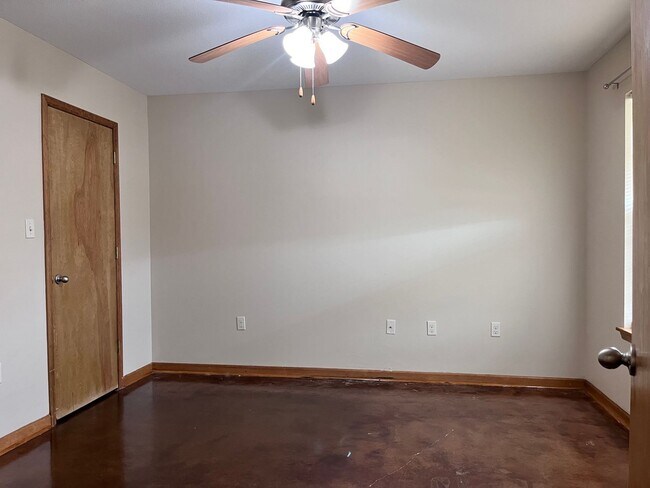 Building Photo - Brown St Units