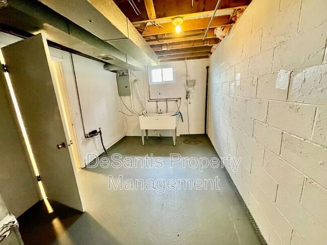 Building Photo - 3272 Ridge Rd Ext