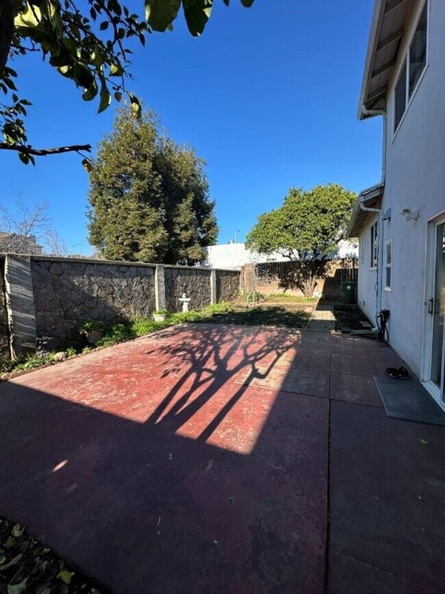 Building Photo - Nor Cal Realty, Inc. - 3 Bedroom 2  Bath with 2 car garage