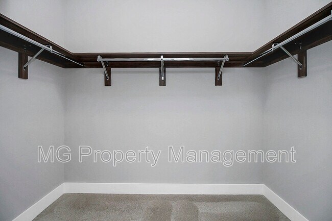 Building Photo - 2401 Euclid Ave