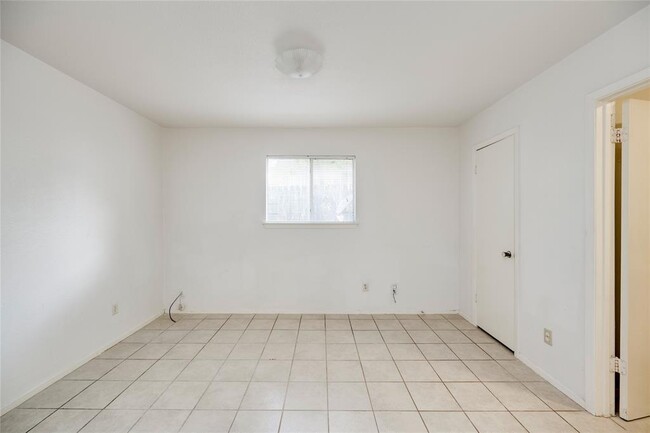 Building Photo - 5208 Bogey Ct