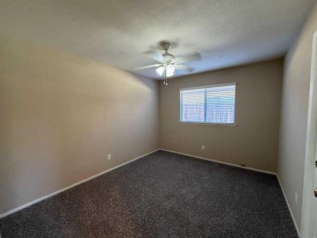 Building Photo - 5246 W Magill Ave