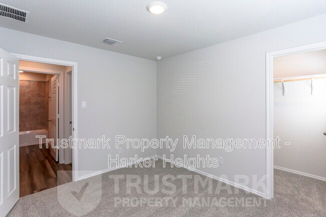 Building Photo - 1003 Cedar Trl