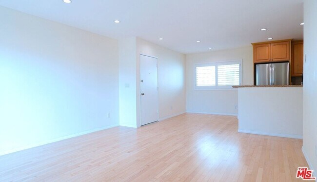 Building Photo - 9005 Cynthia St