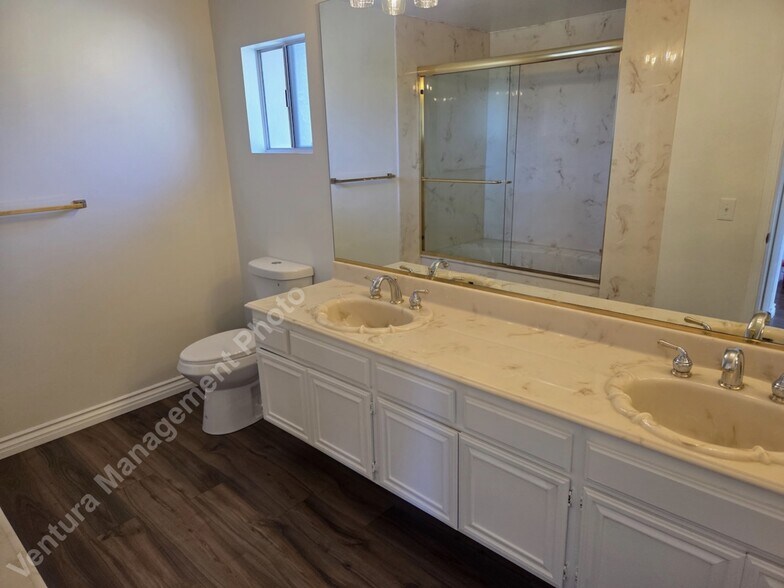 Building Photo - 725 Azure Hills Dr