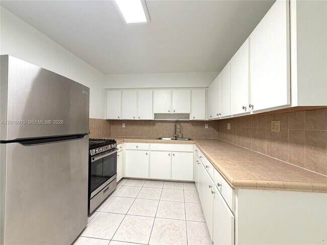 Building Photo - 1740 SW 47th Ave