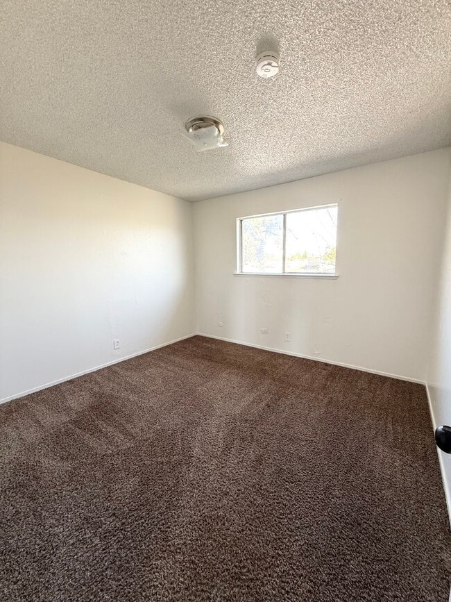 Building Photo - 3308 E Olive Ave