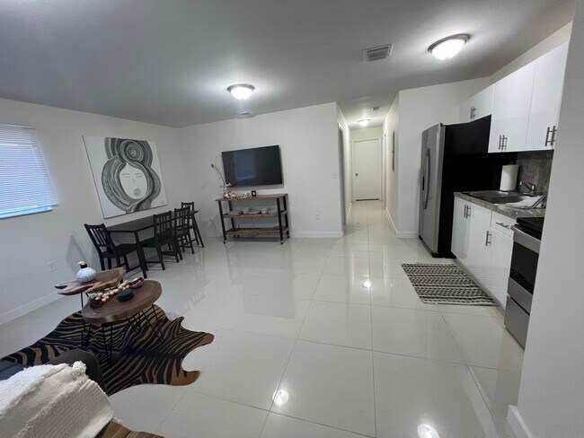 Building Photo - 1132 NW 38th St