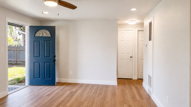 Building Photo - Renovated 3-Bedroom Home with Fenced Yard, Fireplace & In-Unit Laundry