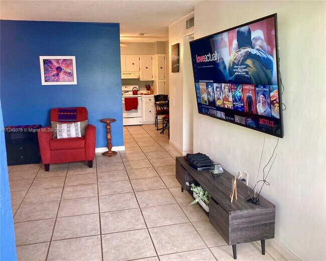 Building Photo - 2460 SW 18th Ave