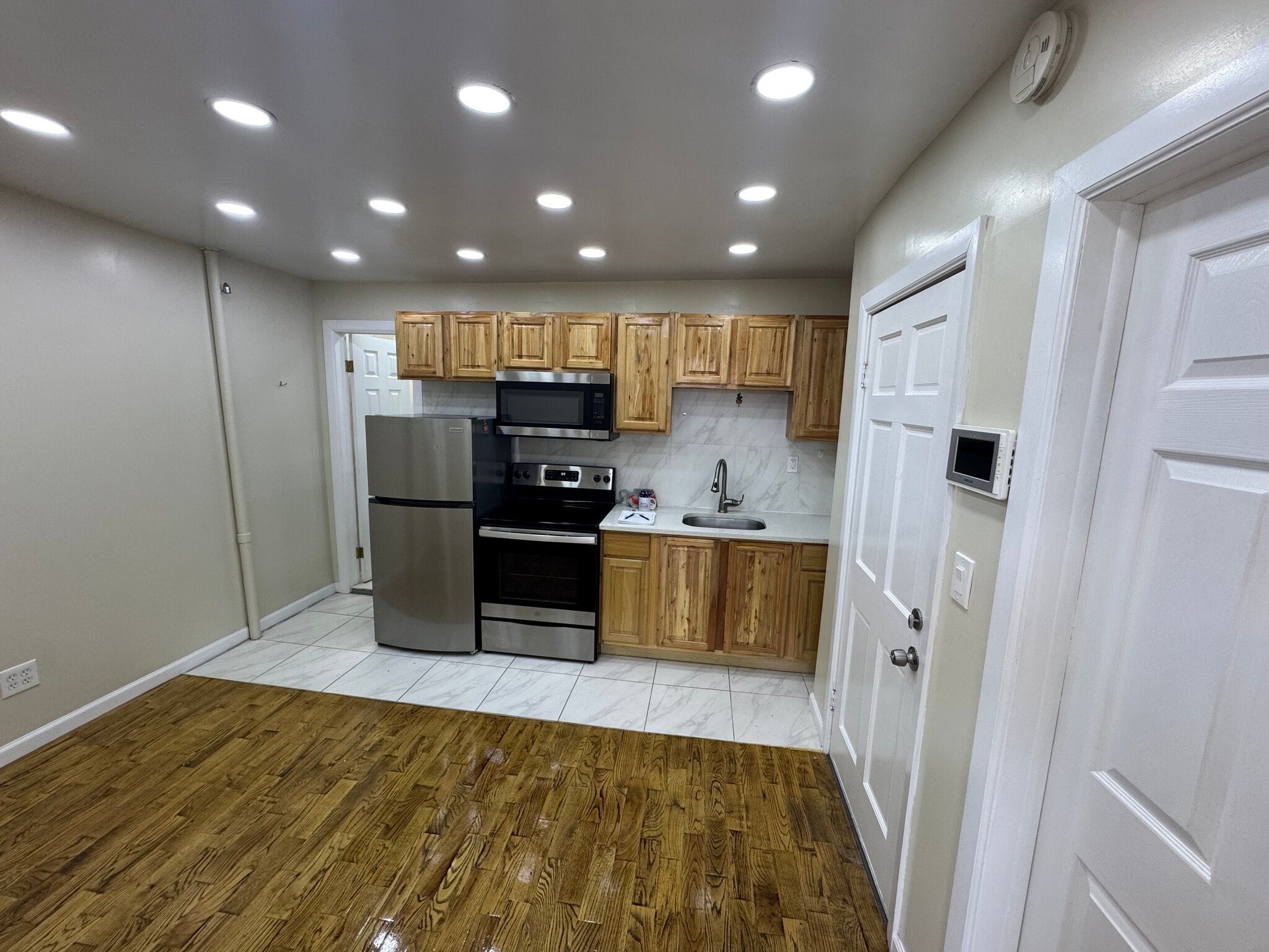 Building Photo - 1885 Eastern Pky