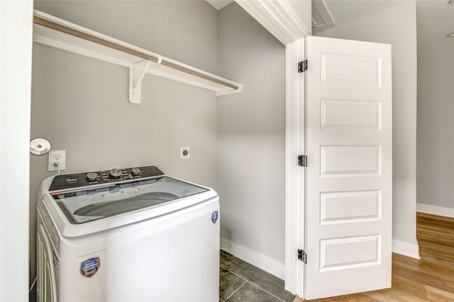 Building Photo - 4220 McKinley St