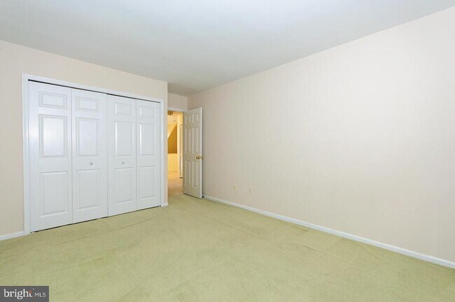 Building Photo - 18 Hanover Ct