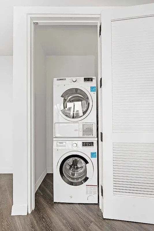 Building Photo - 250 E Houston St