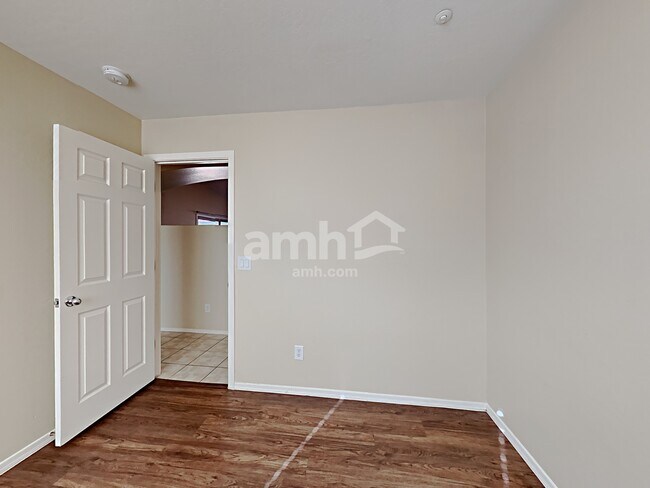 Building Photo - 414 S 114th Ave