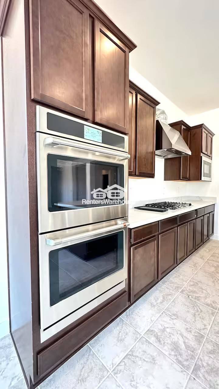 Building Photo - 8615 W Solano Dr