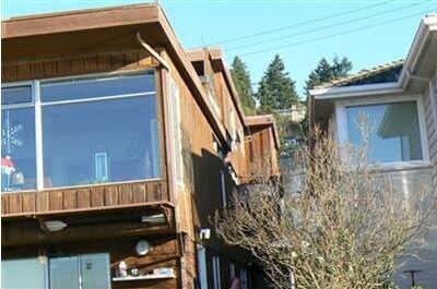 Building Photo - 4001 Beach Dr SW