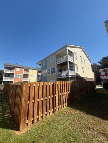Building Photo - 9104 Parlor Dr