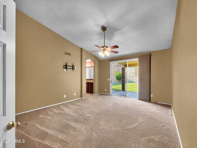 Building Photo - 1624 W South Fork Dr