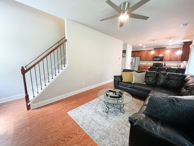 Building Photo - 10 Manzanita Ct