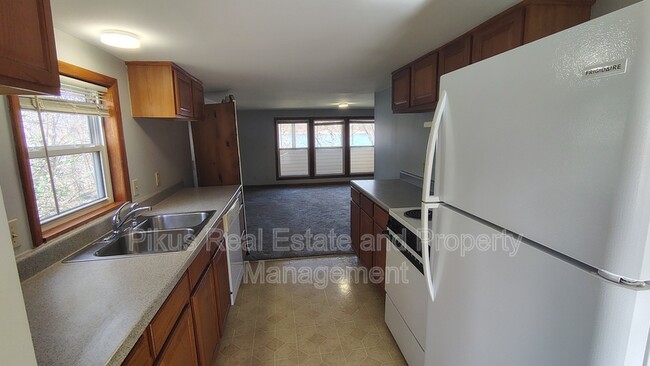 Building Photo - 347 Edgewater Ave NW