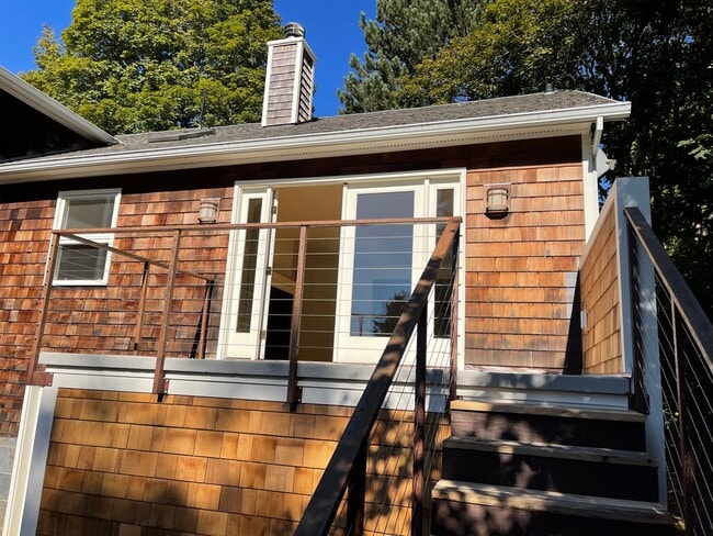 Building Photo - CHARMING MULTNOMAH VILLAGE CUSTOM HOME AVA...