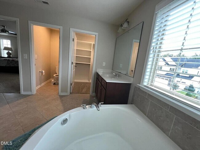 Building Photo - 267 Crestmont Ridge Dr