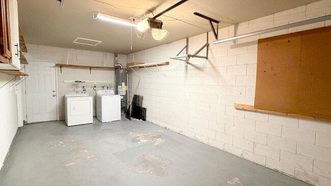 Building Photo - 5523 Westbrook Dr