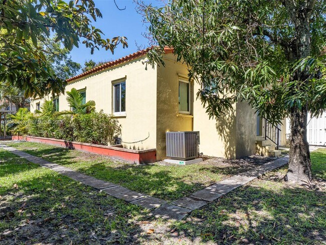 Building Photo - 630 SW 25th Rd